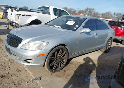 2007 Mercedes-Benz S 550 z USA, uszkodzony, nr VIN WDDNG71X77A129272
